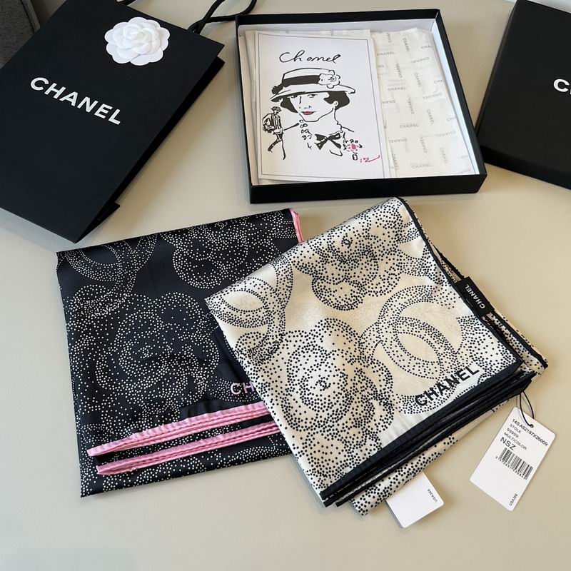 Chanel silk scarf hm51
